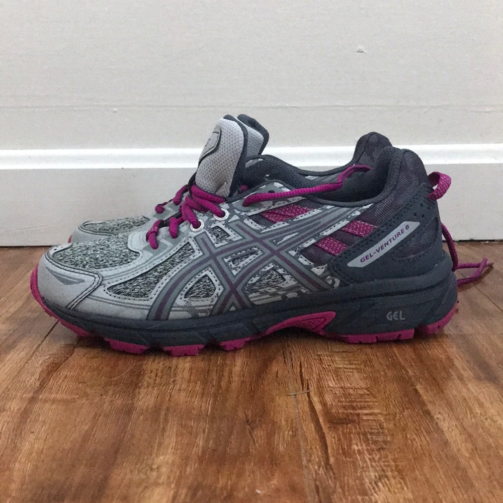 Brand new ASICS size 6